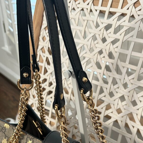 GUCCI GG Supreme Bee Padlock Tote, Medium - Picture 10 of 16